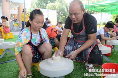 Bảo tàng tỉnh tổ chức chương trình trải nghiệm làng nghề Gốm Việt tại Lạng Sơn