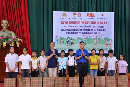 Bát Xát: Hưởng ứng Ngày cao điểm Chiến sĩ tình nguyện