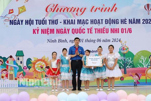Tổ chức chương trình Ngày hội tuổi thơ