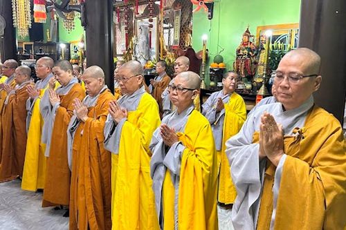 Đồng Tháp: Phân ban Ni giới tỉnh thăm và cúng dường chư hành giả tại 5 trường hạ tập trung