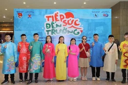Thắp sáng ước mơ tới trường cho 1000 trẻ khuyết tật vùng cao biên giới