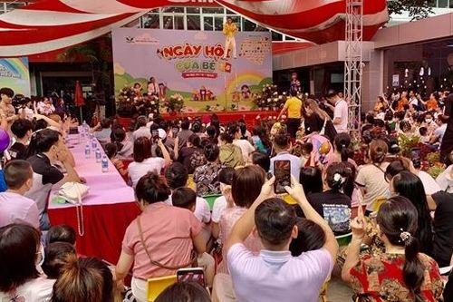 Tết thiếu nhi hạnh phúc của những em bé trong bệnh viện