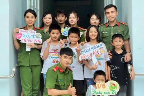 Tuổi trẻ Công an TP Long Xuyên 'nấu ăn cho em'