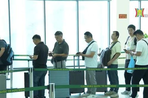Bác thông tin phạt người nước ngoài xuất cảnh không khai báo