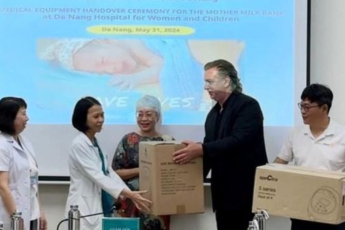 Lễ trao tặng trang thiết bị y tế tại Ngân hàng Sữa mẹ thuộc Bệnh viện Phụ sản Nhi Đà Nẵng