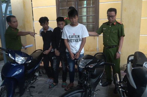 Bắt nhóm thanh niên chuyên trộm xe giữa đêm ở Huế