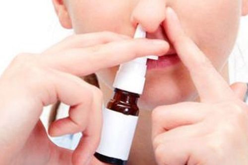 Bụng phình to, tay chân teo, suy thượng thận vì thuốc xịt mũi