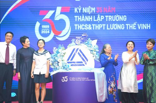 Nữ hiệu phó xúc động kể về lá đơn xin lập trường tư thục đầu tiên ở Việt Nam