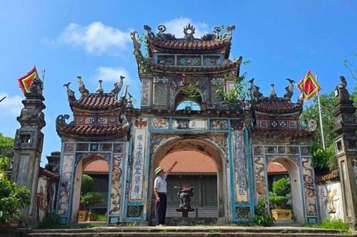 Cận cảnh ngôi đình cổ ở làng biển