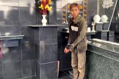 Bắt nhóm thanh niên chuyên trộm cắp trong nghĩa trang
