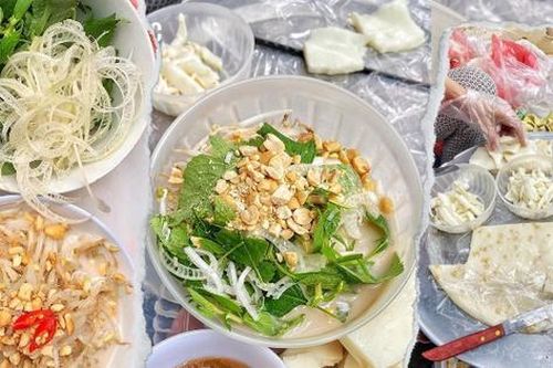Món ngon ngày Hè: Bánh đúc nộm thơm ngon, lấp đầy chiếc bụng đói buổi xế