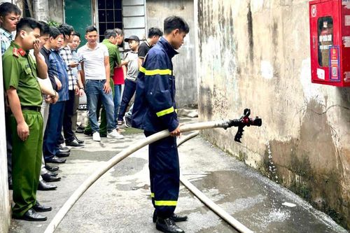 Kiểm tra họng, trụ nước sẵn sàng phục vụ công tác chữa cháy
