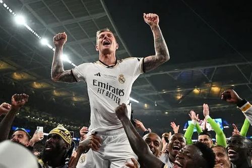 Mourinho: 'UEFA, FIFA hãy cấm Kroos giải nghệ'