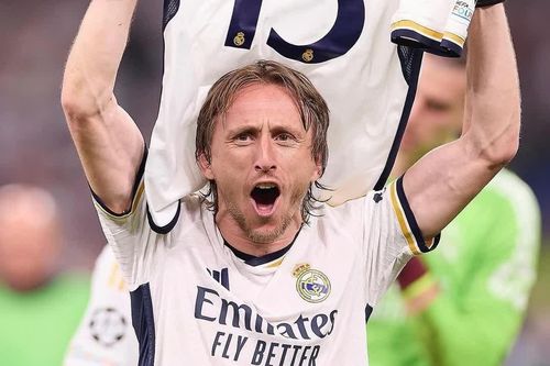 Real chốt tương lai Modric sau chung kết