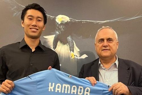 Lazio tố sao Nhật Bản tống tiền CLB