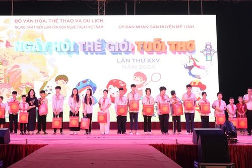 Sôi động Lễ hội tỏa sáng Việt Nam tại Ngày hội thế giới tuổi thơ