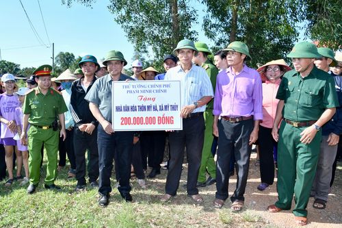 Thủ tướng Phạm Minh Chính thăm Trung tâm Công tác xã hội tỉnh Quảng Bình