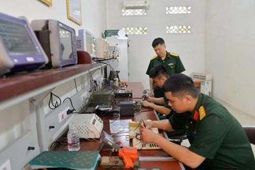 Bảo vệ 'bộ não' cho xe tăng, thiết giáp