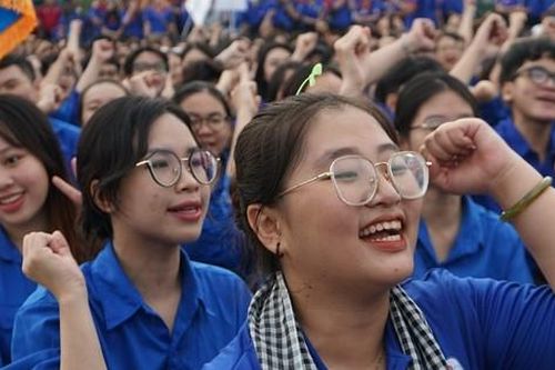 Những màn khởi động 'cháy' hết mình của những sinh viên tình nguyện tại TP. HCM