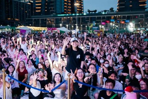 Giới trẻ Sài thành hòa cùng bầu không khí âm nhạc mùa Hè với dàn nghệ sĩ gen Z qua một loạt 'bản hit' đình đám
