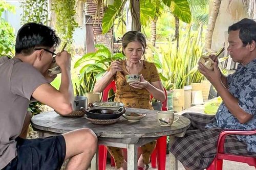 Mẹ vẫn đang bận lo...