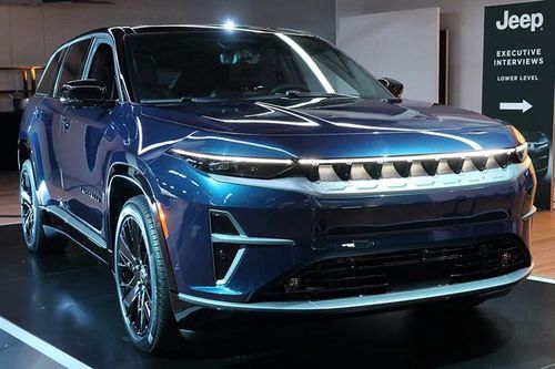 Jeep Wagoneer S chạy điện từ 71.995 USD - 'đối thủ' Tesla Model Y