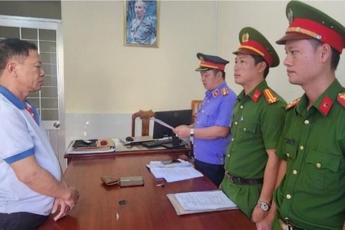 Bắt nguyên Chủ tịch xã và cán bộ địa chính ở Phú Quốc