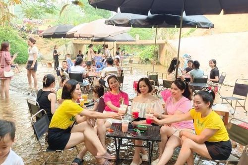 Độc đáo quán cà phê bên suối ở Tuyên Quang