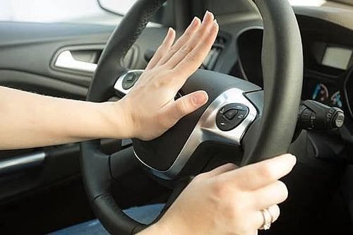 3 kỹ năng thoát hiểm cho trẻ nhỏ khi bị bỏ quên trên ô tô