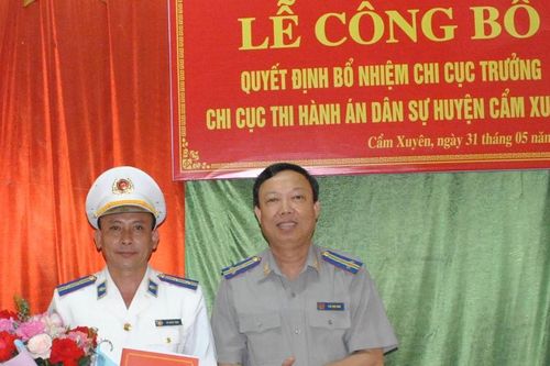 Hà Tĩnh: Trao quyết định bổ nhiệm 2 Chi cục trưởng thi hành án dân sự huyện