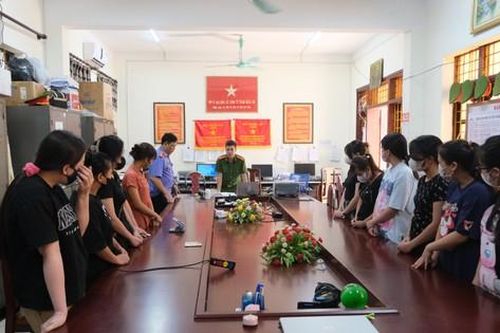 Khởi tố 11 đối tượng trong đường dây lừa đảo trên không gian mạng