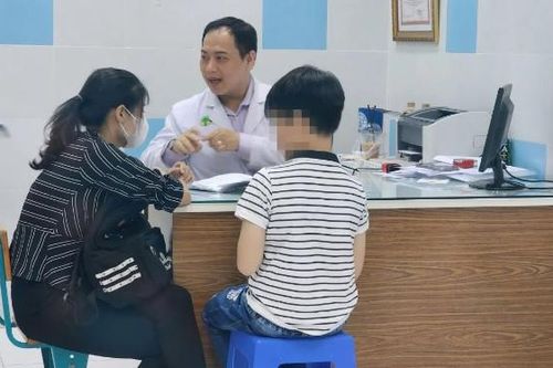Chịu áp lực học hành, nữ sinh trường chuyên 16 tuổi bứt trụi tóc