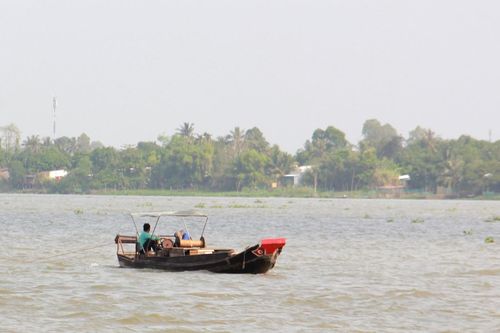 Chìm nổi những phận sông: Sông hiền hóa dữ