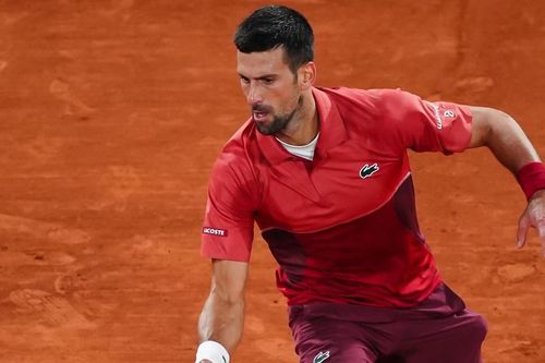 Djokovic 'book vé' vòng 4 Roland Garros sau trận đấu 5 set