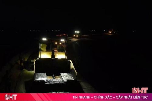 Thi công '3 ca 4 kíp' trên công trường cao tốc Bãi Vọt - Hàm Nghi