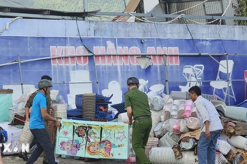 Hỏa hoạn thiêu rụi kho hàng 400m2 chứa đồ nhựa tại Khánh Hòa
