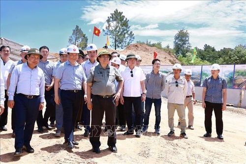 Thủ tướng Phạm Minh Chính kiểm tra dự án giao thông trọng điểm tại Quảng Bình