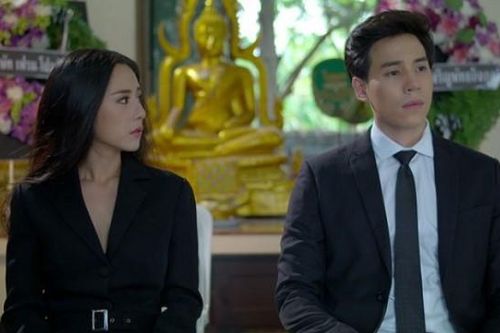 3 năm vợ tôi không đặt chân về nhà, ngày bố vợ qua đời, cô ấy nghe tin chỉ cười khẩy rồi hỏi: 'Vậy à?' khiến tôi lạnh hết sống lưng