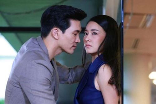 Gặp lại vợ cũ sau 6 năm ly hôn, tôi phát ghen khi cô ấy mua ô tô cho chồng mới