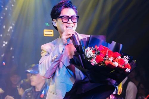 Tình trạng hiện tại của nam ca sĩ nhập viện vì chấn thương nặng, bị đồn không qua khỏi