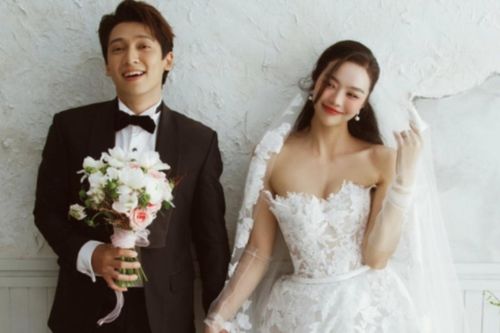 Cặp đôi Vbiz báo 'tin vui' sau 5 tháng kết hôn, nhiều sao Việt gửi lời chúc mừng