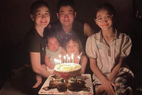 Bảo Anh công bố bức ảnh đầu tiên của cả đại gia đình, visual cực đỉnh khiến dân tình ngưỡng mộ