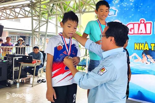 Gần 300 vận động viên tham dự Giải bơi thiếu niên nhi đồng Nhà thiếu nhi tỉnh Đồng Nai