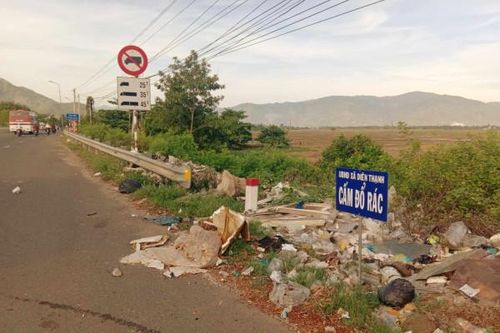 Bỏ rác nơi bảng cấm