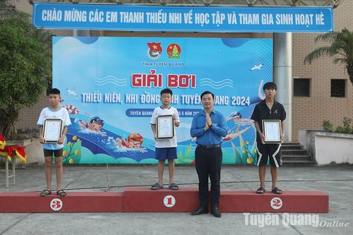 Hơn 200 vận động viên tham gia Giải bơi thiếu niên, nhi đồng