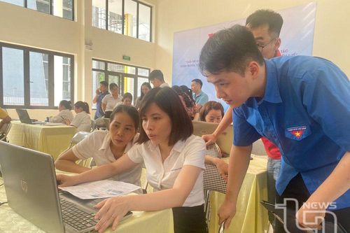 Tổ chức 7 điểm lưu động đổi giấy phép lái xe ô tô trực tuyến toàn trình