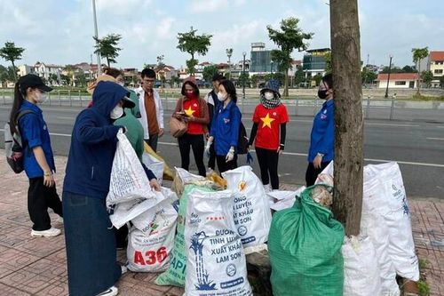 Tuổi trẻ vùng Đồng bằng sông Hồng sôi nổi với chiến dịch 'Clean Up Việt Nam' lần 6