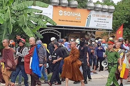 Thêm trường hợp bị sốc nhiệt trong lúc bộ hành cùng ông Thích Minh Tuệ