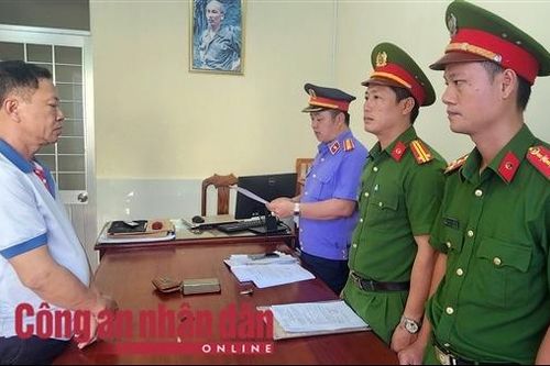 Bắt giam nguyên Chủ tịch UBND xã cùng cán bộ địa chính ở Phú Quốc