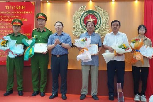 Khen thưởng người dân hỗ trợ bắt tội phạm